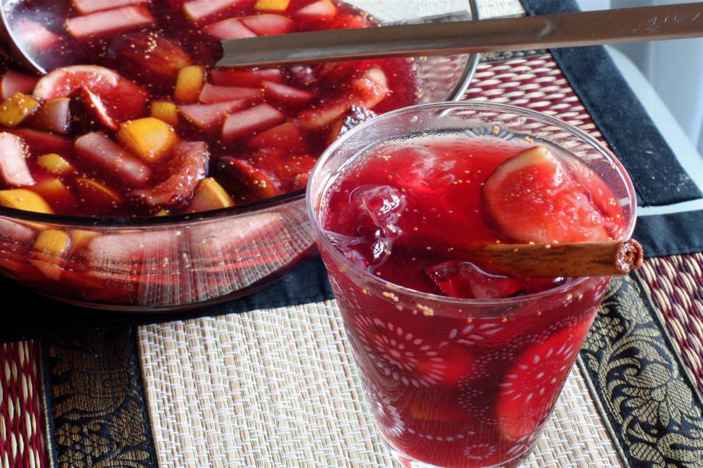 Creating The Perfect Pitcher Of Sangria - WineDom
